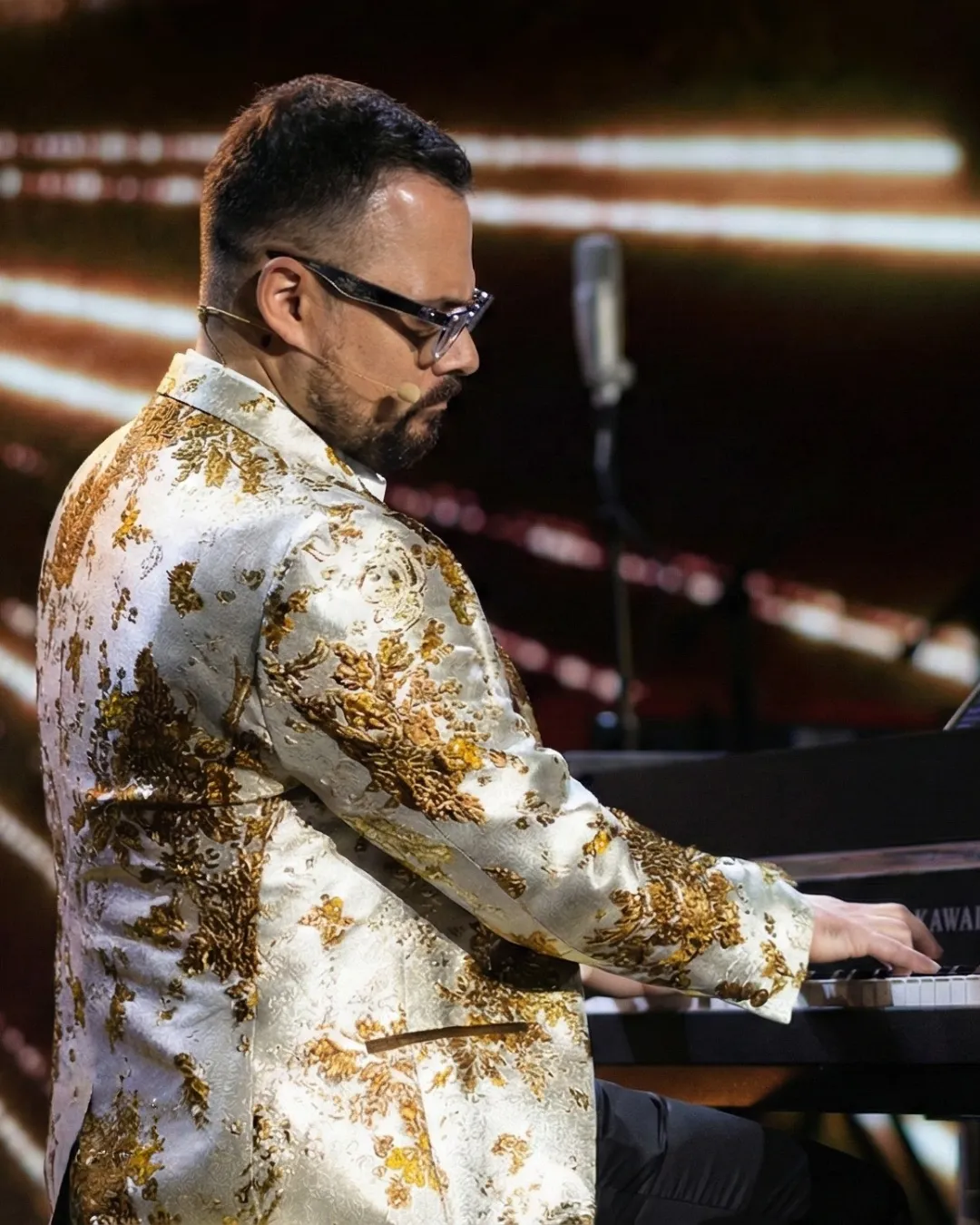 Tar Sahno at the piano